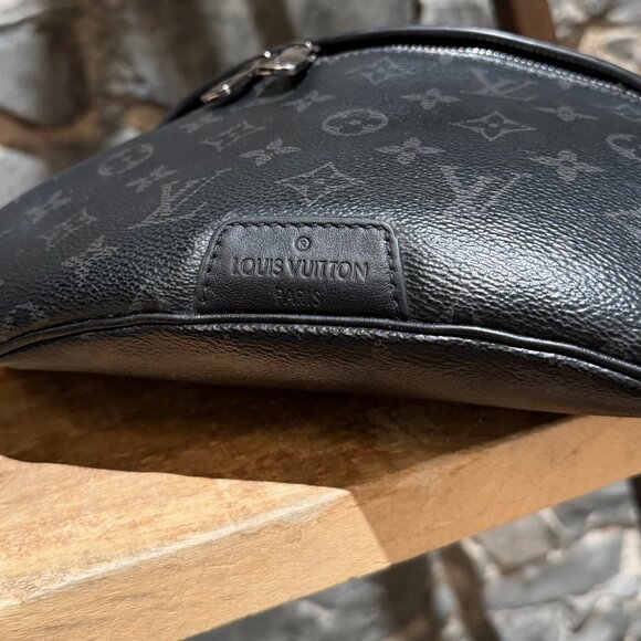 Louis Vuitton 2020 Black Eclipse Monogram Discovery Bumbag - Picture 6 of 15